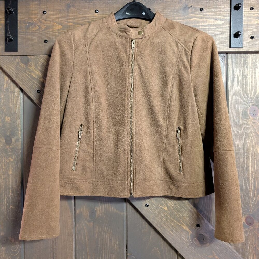 Apt 9. med beige suede size L; satin lining